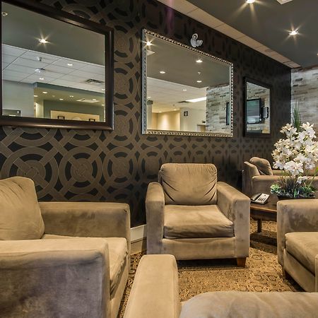 Comfort Inn & Suites Суррей Экстерьер фото