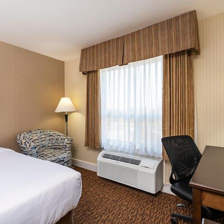 Comfort Inn & Suites Суррей Экстерьер фото