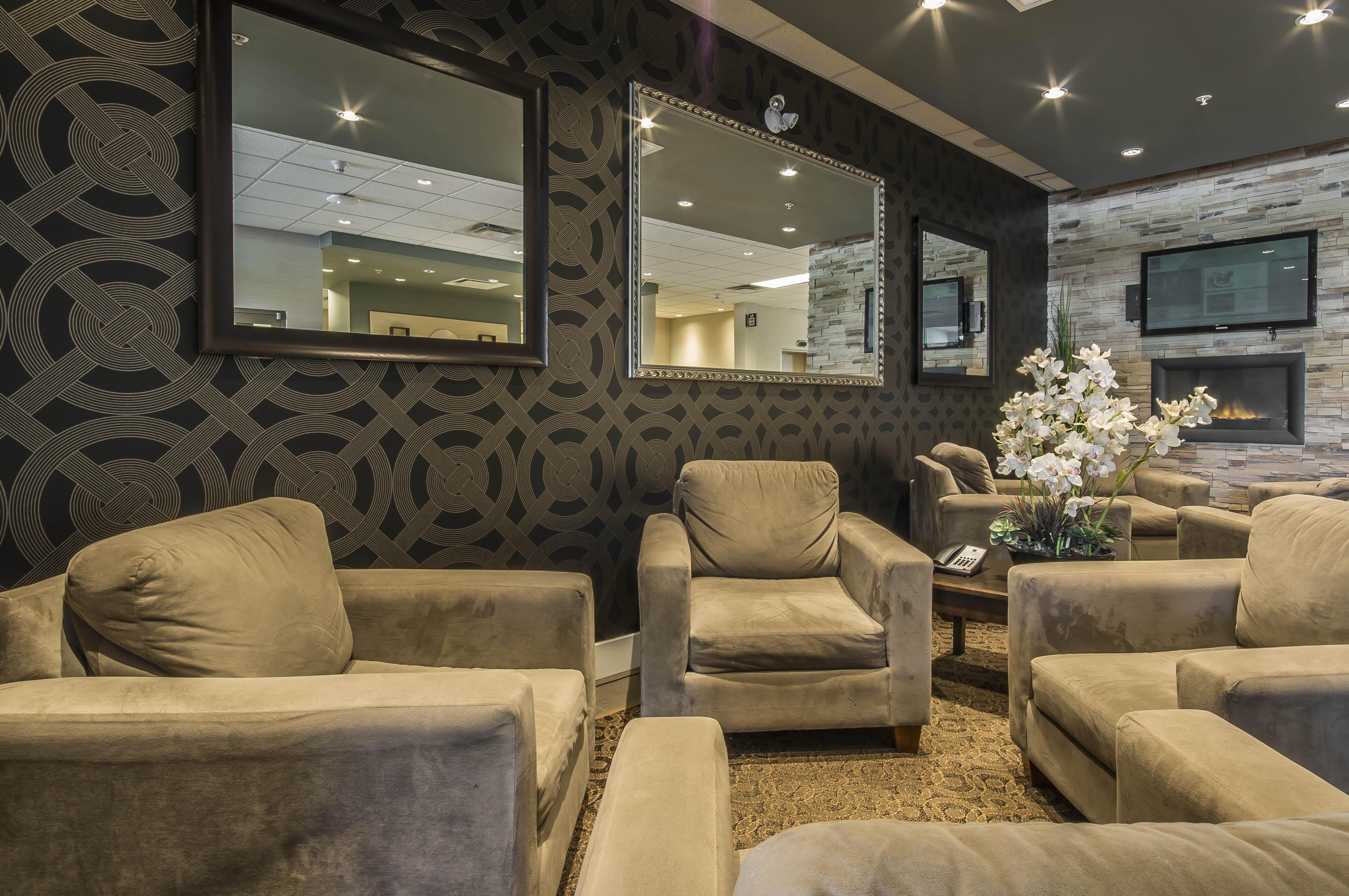 Comfort Inn & Suites Суррей Экстерьер фото
