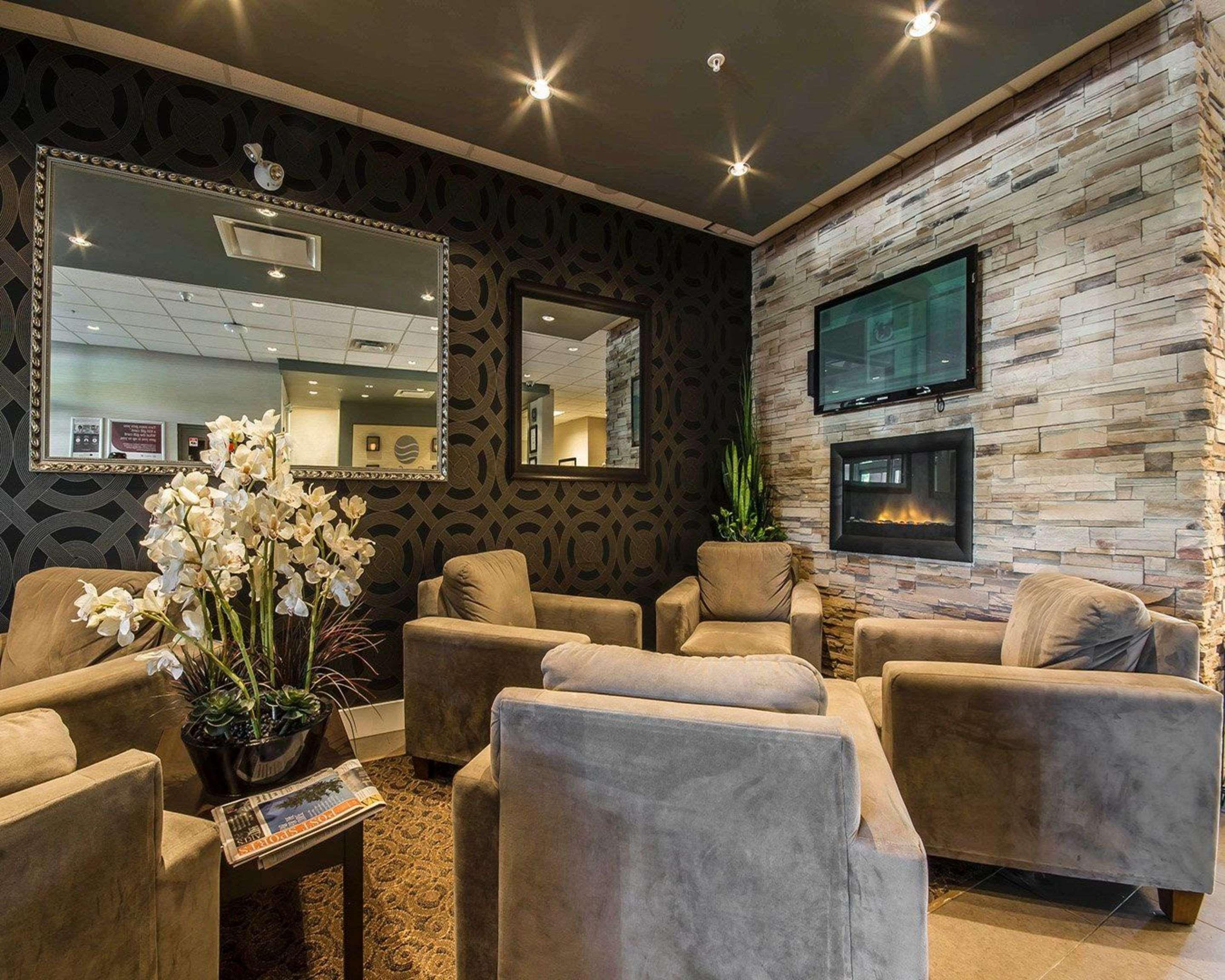 Comfort Inn & Suites Суррей Экстерьер фото
