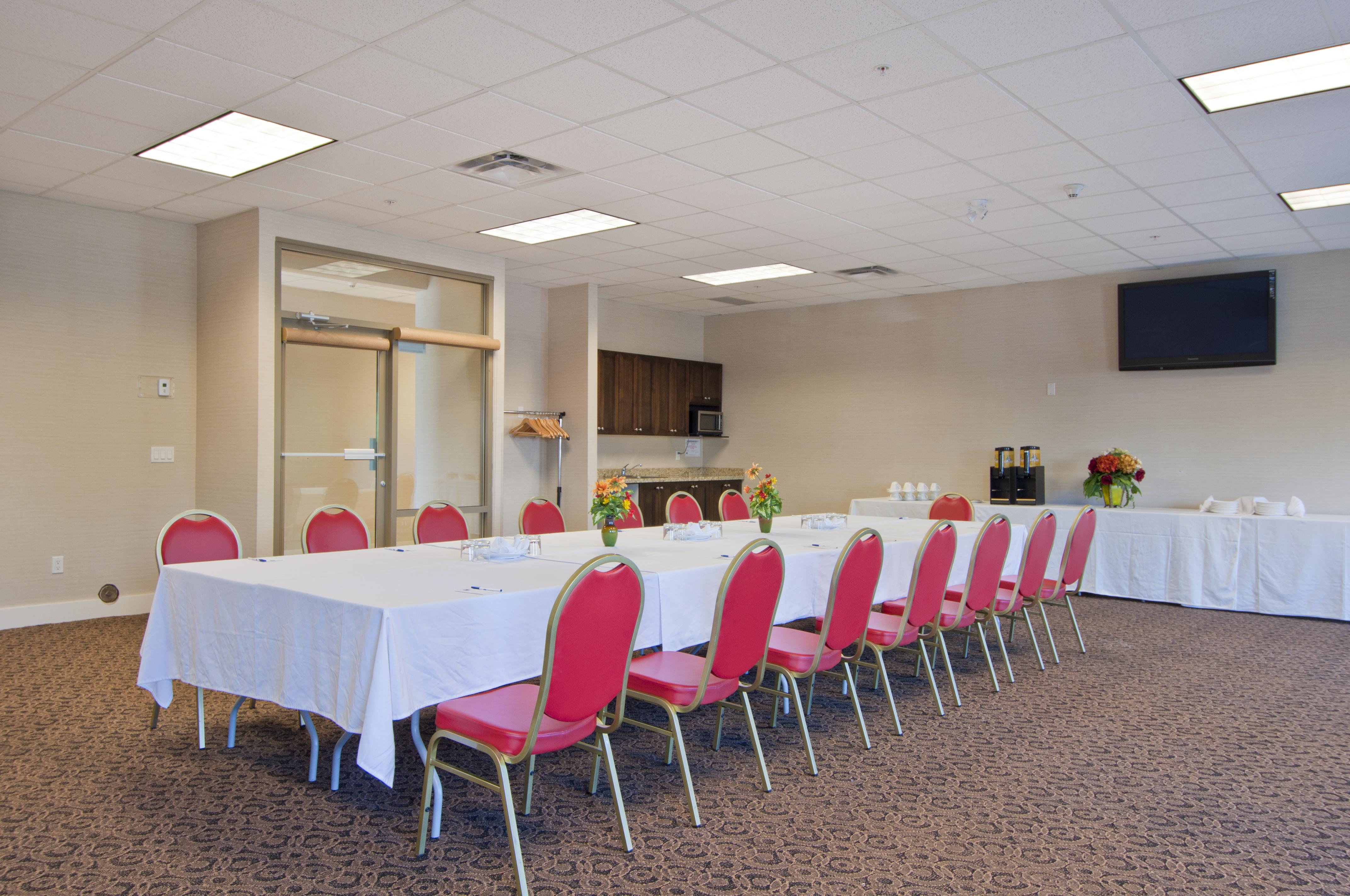 Comfort Inn & Suites Суррей Экстерьер фото