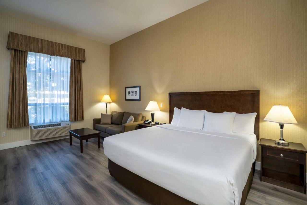 Comfort Inn & Suites Суррей Экстерьер фото