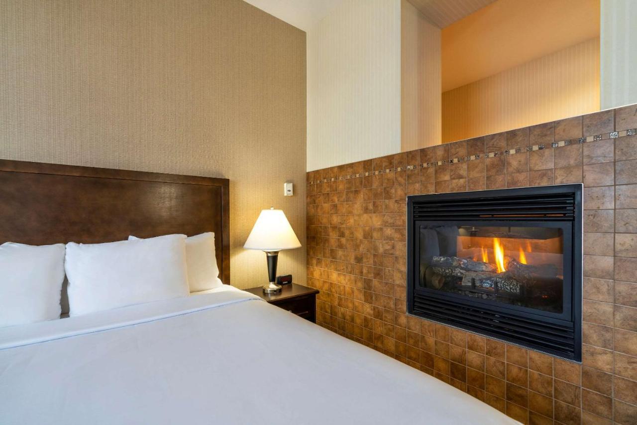 Comfort Inn & Suites Суррей Экстерьер фото