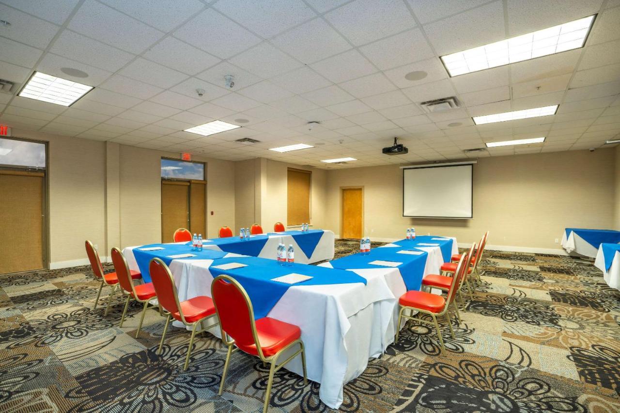 Comfort Inn & Suites Суррей Экстерьер фото