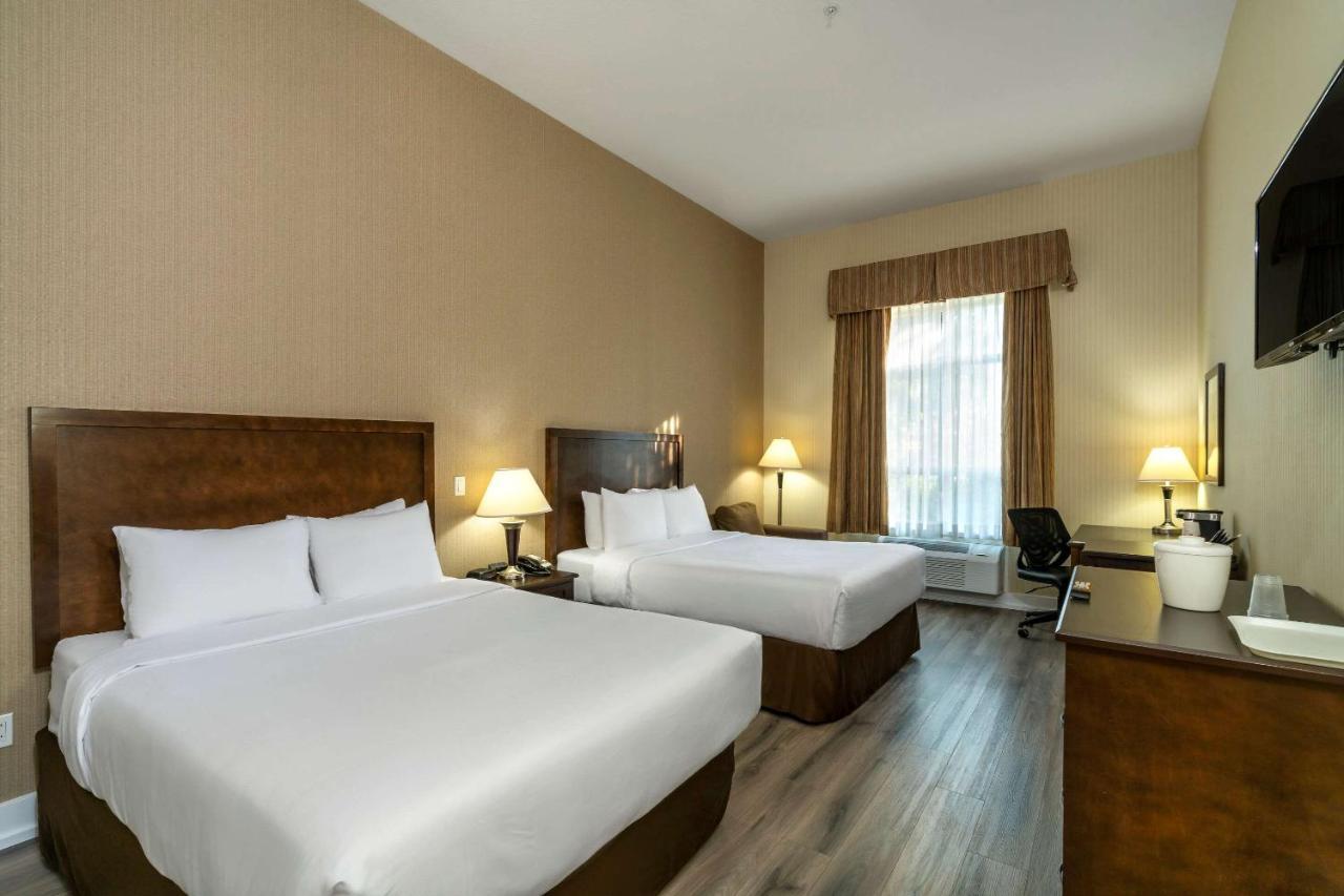 Comfort Inn & Suites Суррей Экстерьер фото