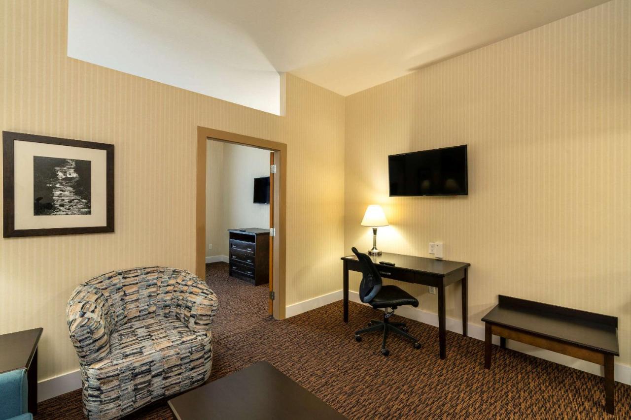 Comfort Inn & Suites Суррей Экстерьер фото