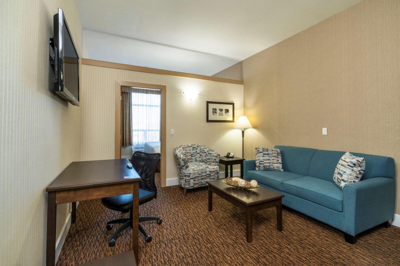 Comfort Inn & Suites Суррей Экстерьер фото