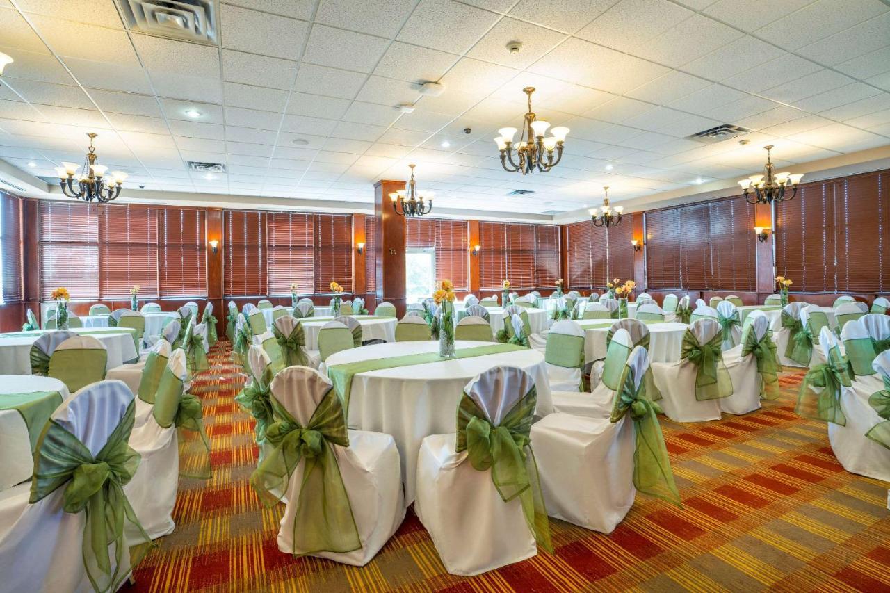 Comfort Inn & Suites Суррей Экстерьер фото