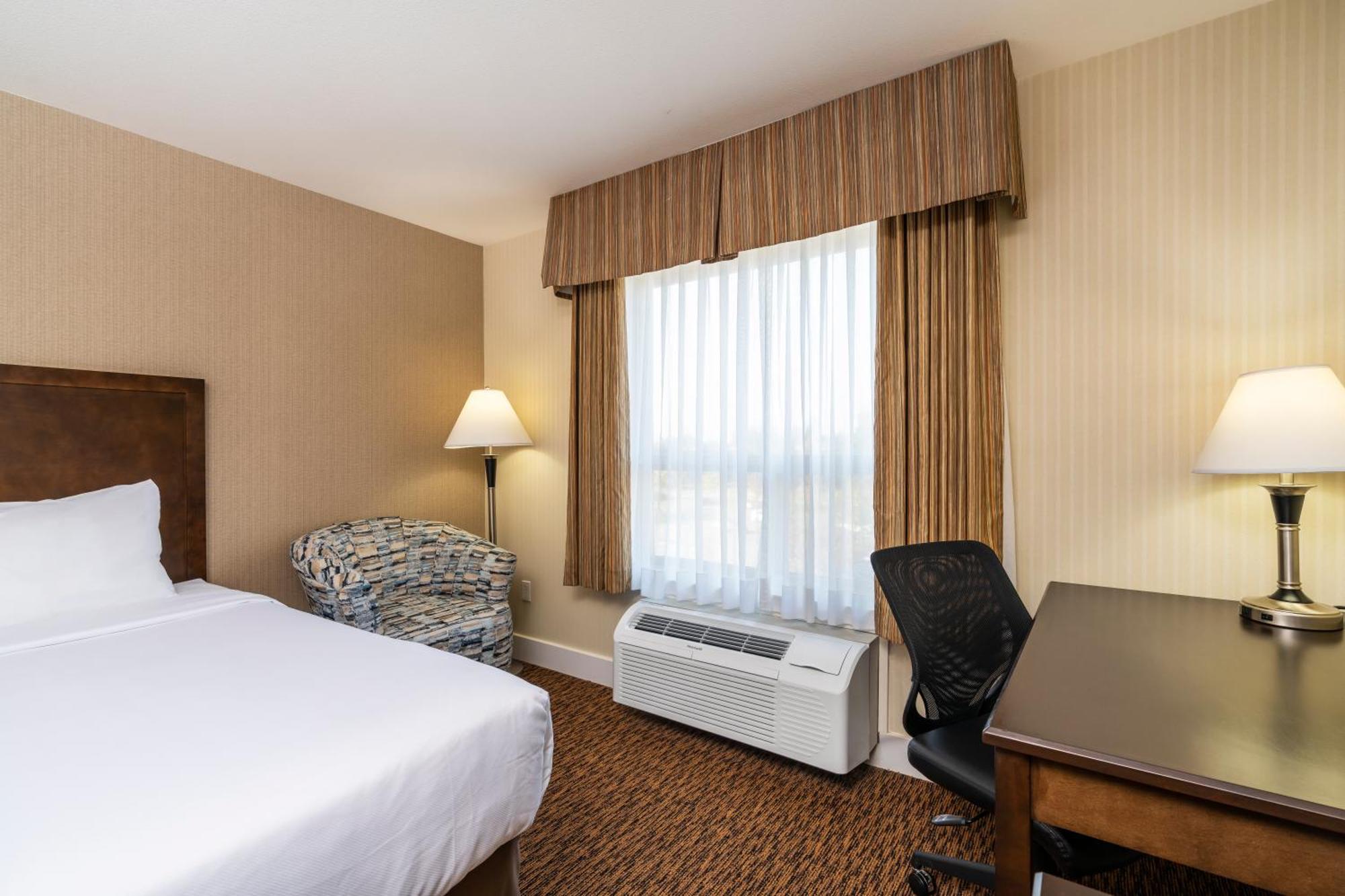 Comfort Inn & Suites Суррей Экстерьер фото